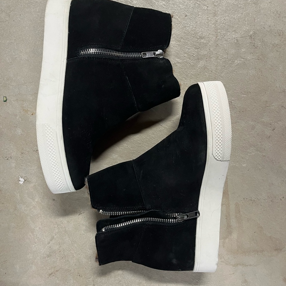 Black faux shade wedge booties.